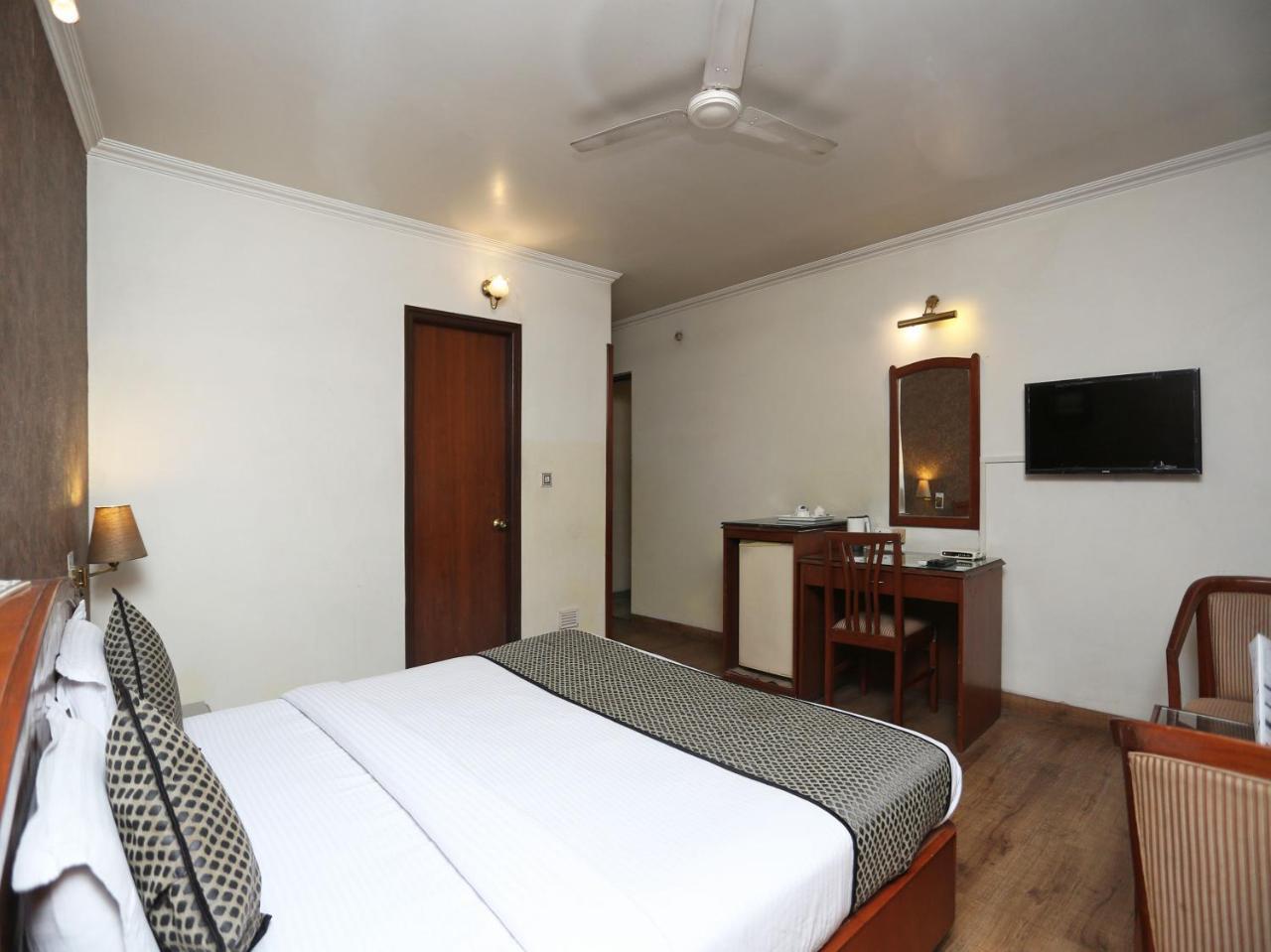 Oyo 3499 Tekarees Inn Lucknow Bagian luar foto