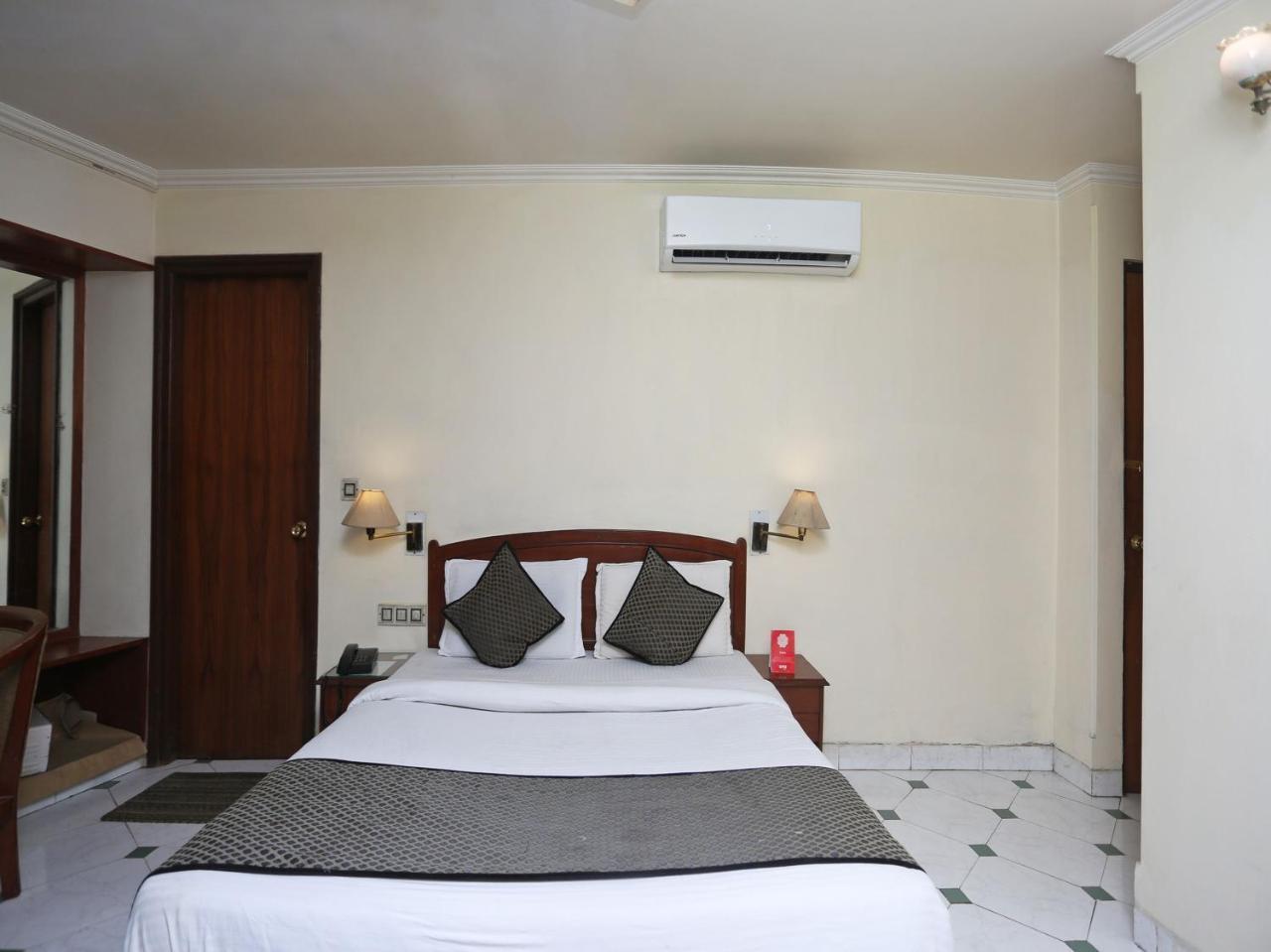 Oyo 3499 Tekarees Inn Lucknow Bagian luar foto