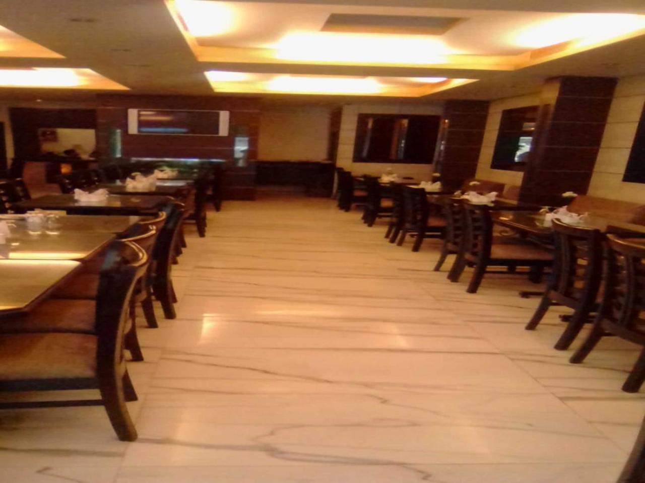Oyo 3499 Tekarees Inn Lucknow Bagian luar foto