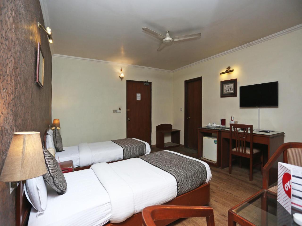 Oyo 3499 Tekarees Inn Lucknow Bagian luar foto